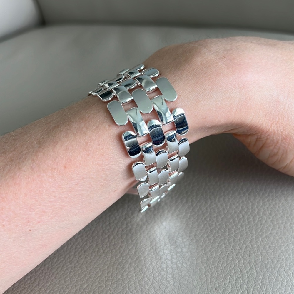 Woman bracelet